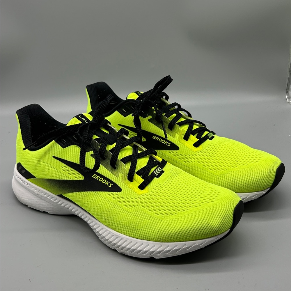 Brooks Men’s Launch 8 Running Shoes Nightlife/Blk/Wht, Size 10.5
